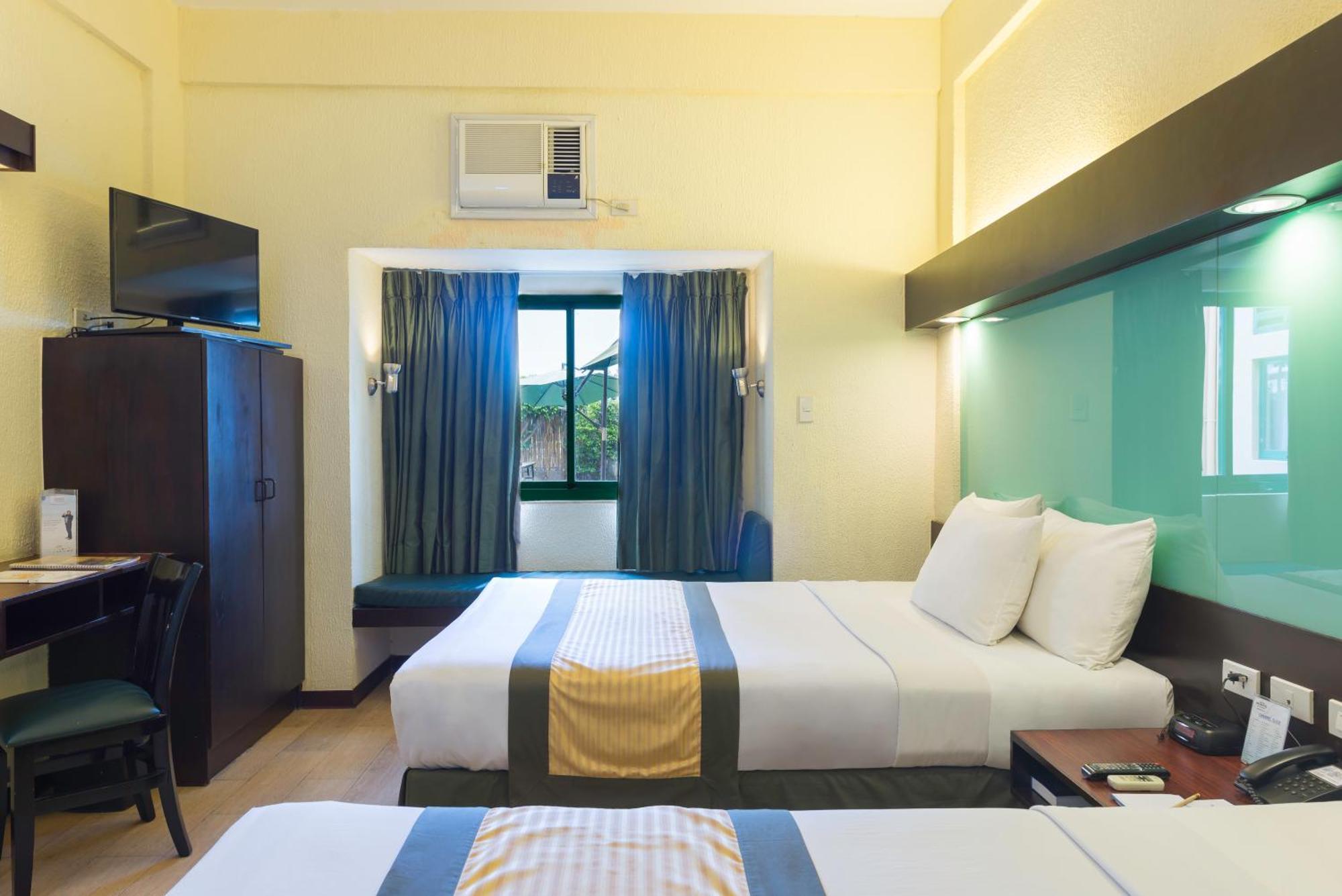 Microtel By Wyndham Cabanatuan Exterior photo